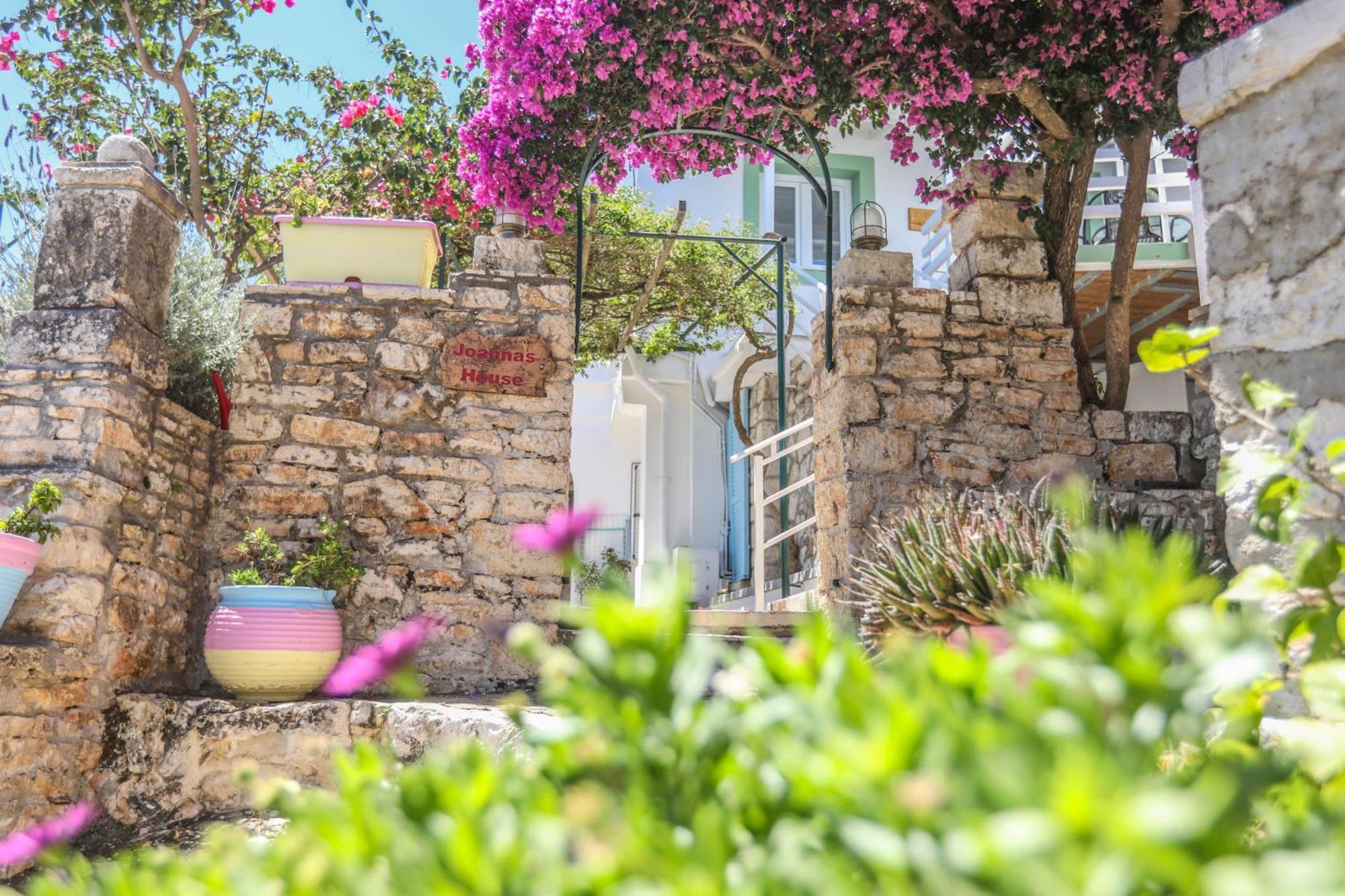 Апартаменты Joannas Sea-View Stone House Katavolos Экстерьер фото